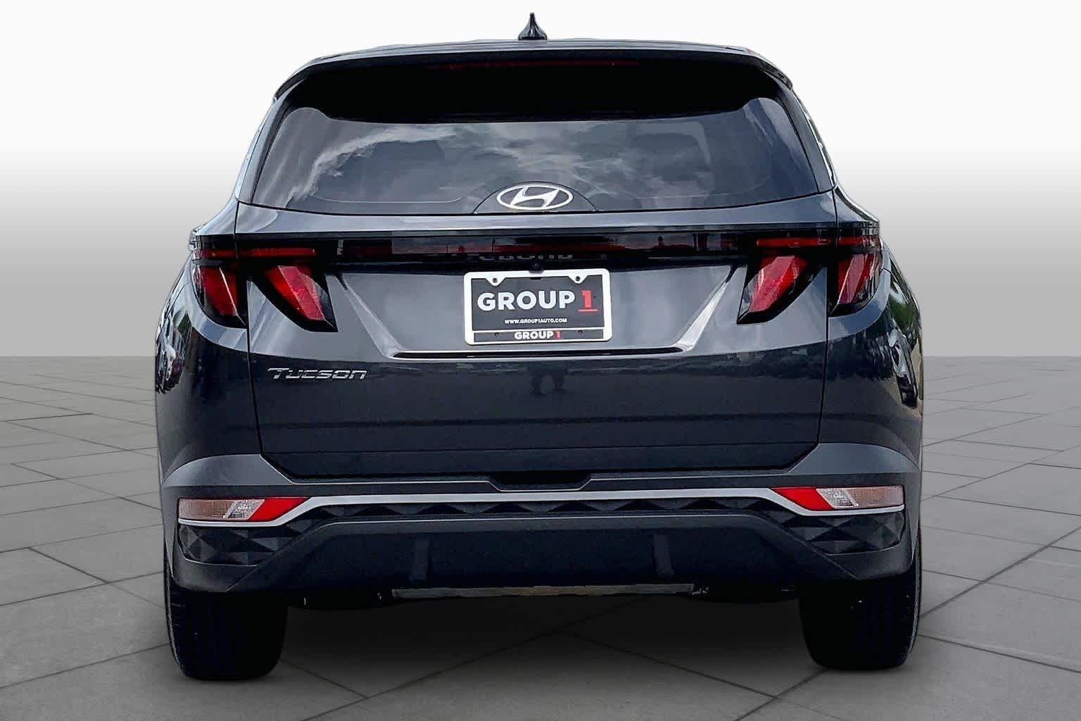 Used 2022 Portofino Gray Hyundai SE image 5