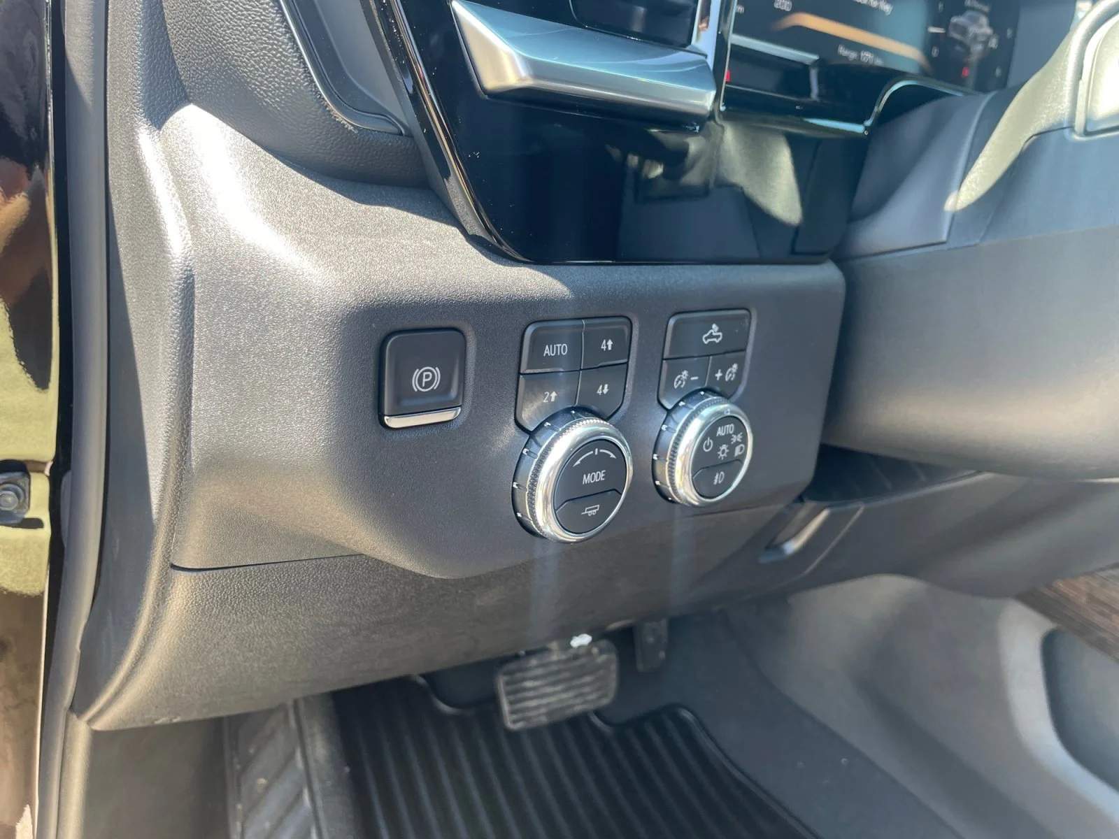 New 2026 Onyx Black GMC Elevation image 16