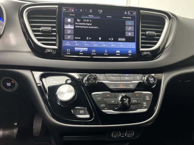 2025 Chrysler Pacifica Select - Photo 17