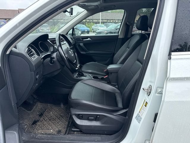 Used 2018 Pure White Volkswagen 2.0T SE image 9