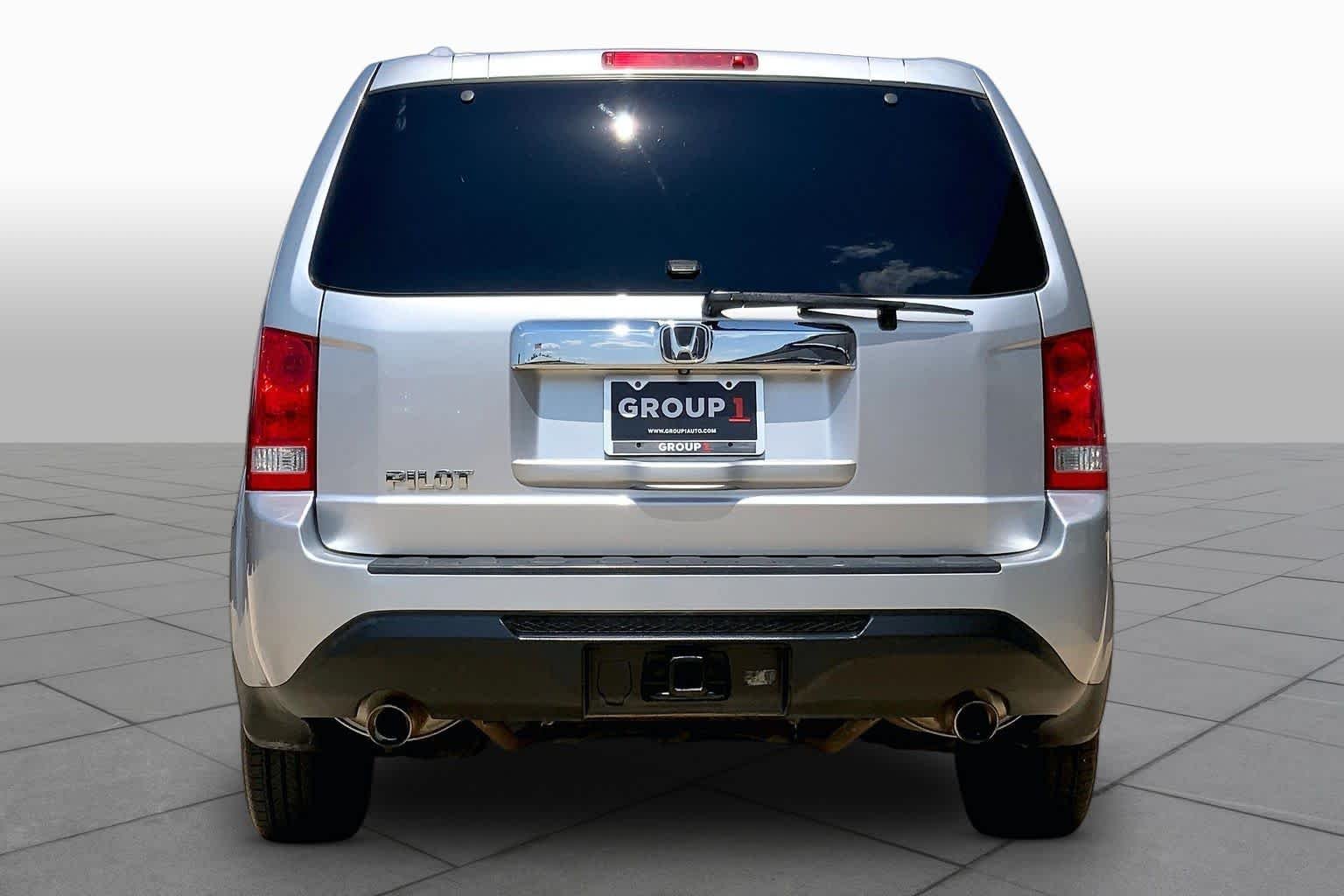 Used 2013 Alabaster Silver Metallic Honda EX image 4