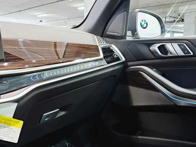 Used 2025 Black Sapphire Metallic BMW xDrive50e image 20