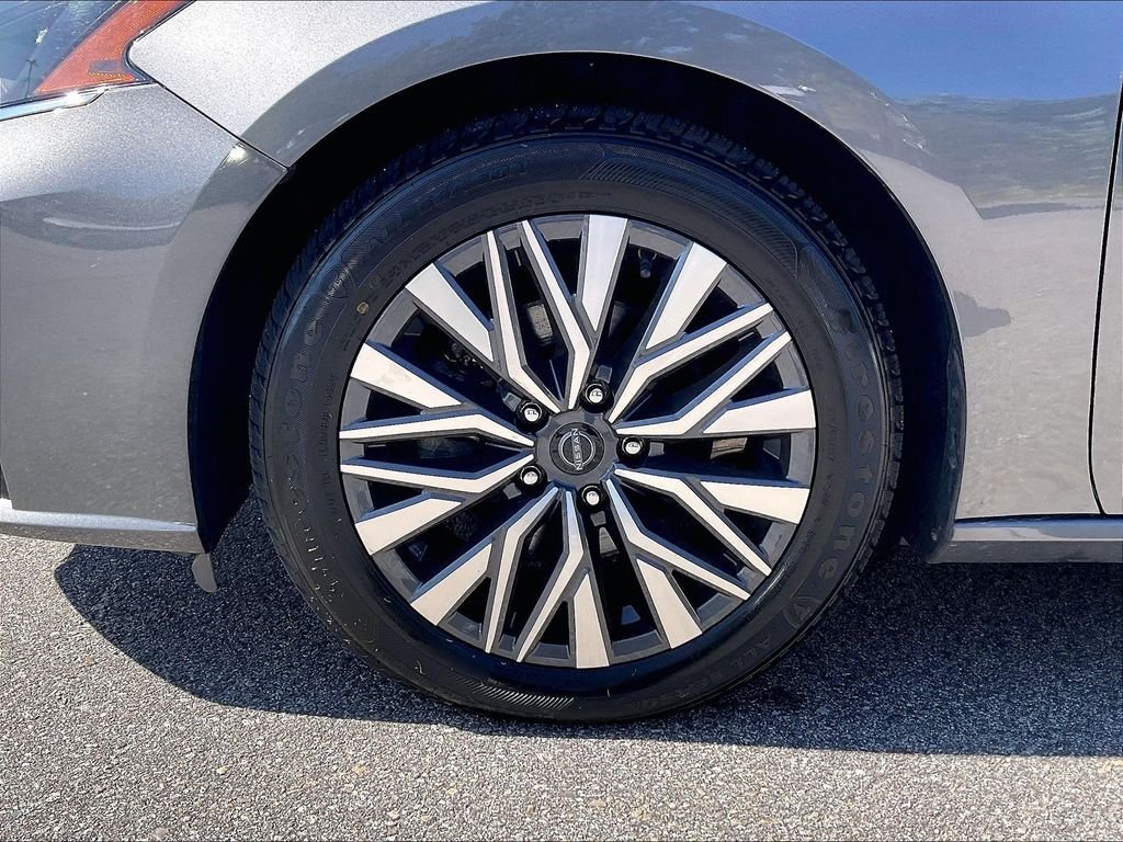 Used 2024 Gun Metallic Nissan 2.5 SV image 7