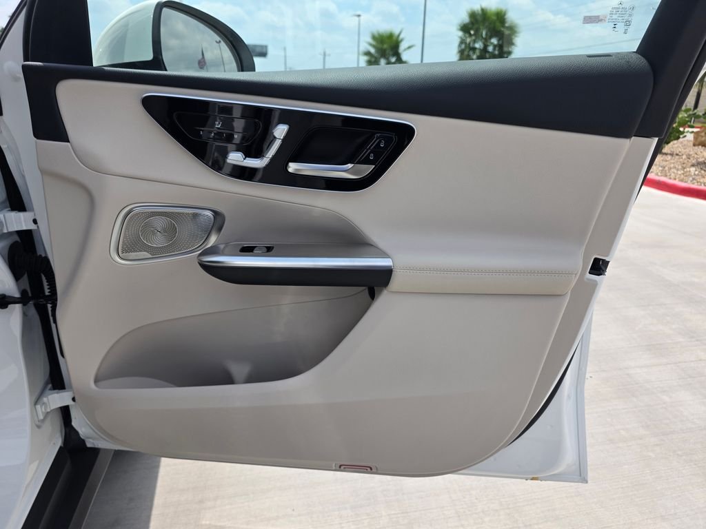 New 2026 Polar White Mercedes-Benz GLC 300 image 18