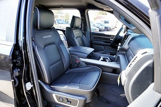 New 2026 Diamond Black Crystal Pearl-Coat Exterior Paint RAM Laramie image 17