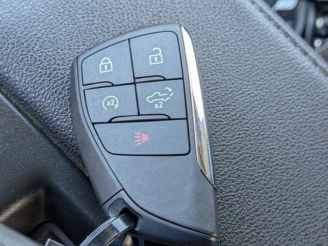Used 2022 White Chevrolet LT image 33