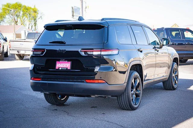 New 2025 Diamond Black Crystal Pearl-Coat Exterior Paint Jeep Limited image 8