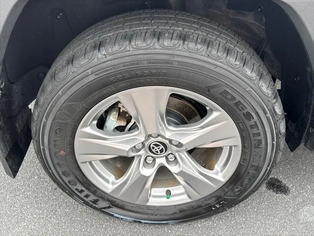 Certified Used 2024 SILVER SKY METALLIC Toyota  image 17