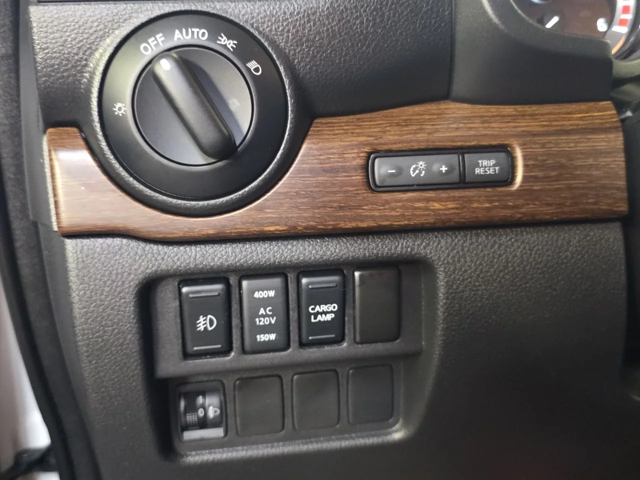 Used 2019 White Nissan Platinum Reserve image 41