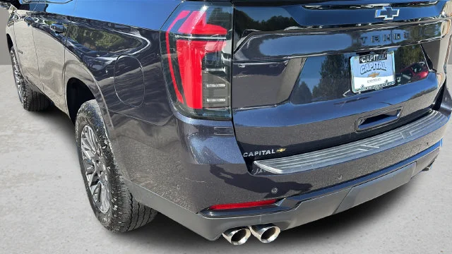 Used 2025 Gray Chevrolet Z71 image 41