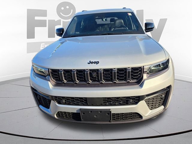 New 2026 Silver Zynith Exterior Paint Jeep Limited image 2