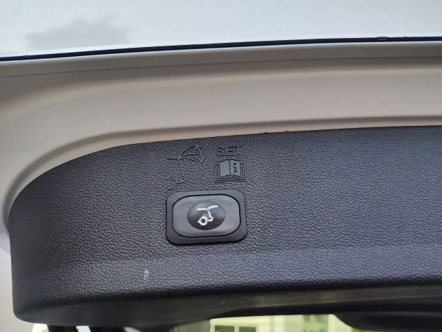 Used 2017 White Ford SE image 25