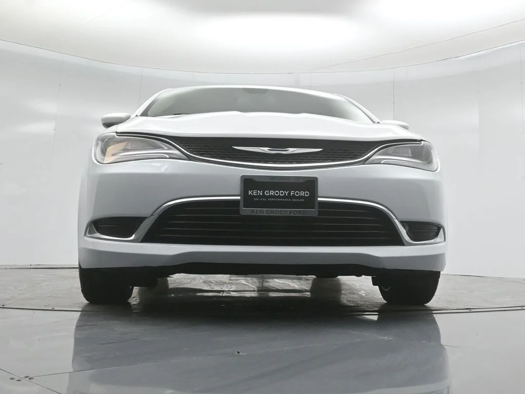 Used 2015 White Chrysler Limited image 41
