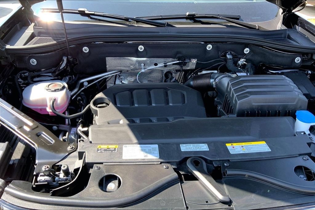 New 2026 Deep Black Pearl Volkswagen SE image 12