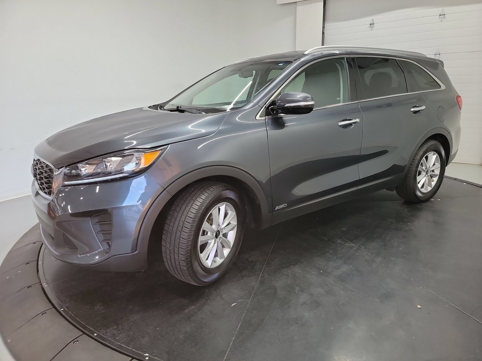 Used 2019 Gravity Grey Kia LX image 3