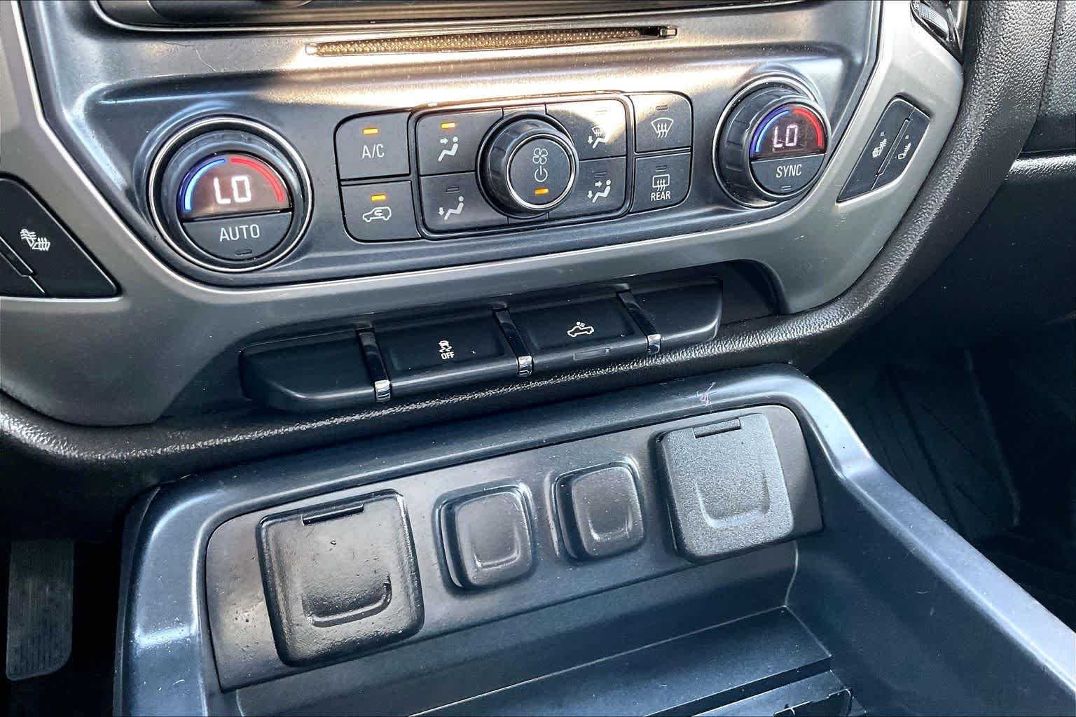 Used 2018 Silver Ice Metallic Chevrolet LT image 34