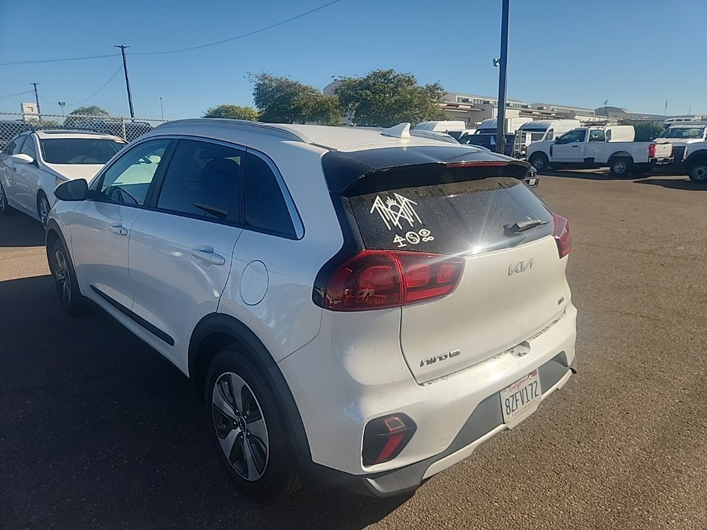 Used 2022 White Kia LX image 10