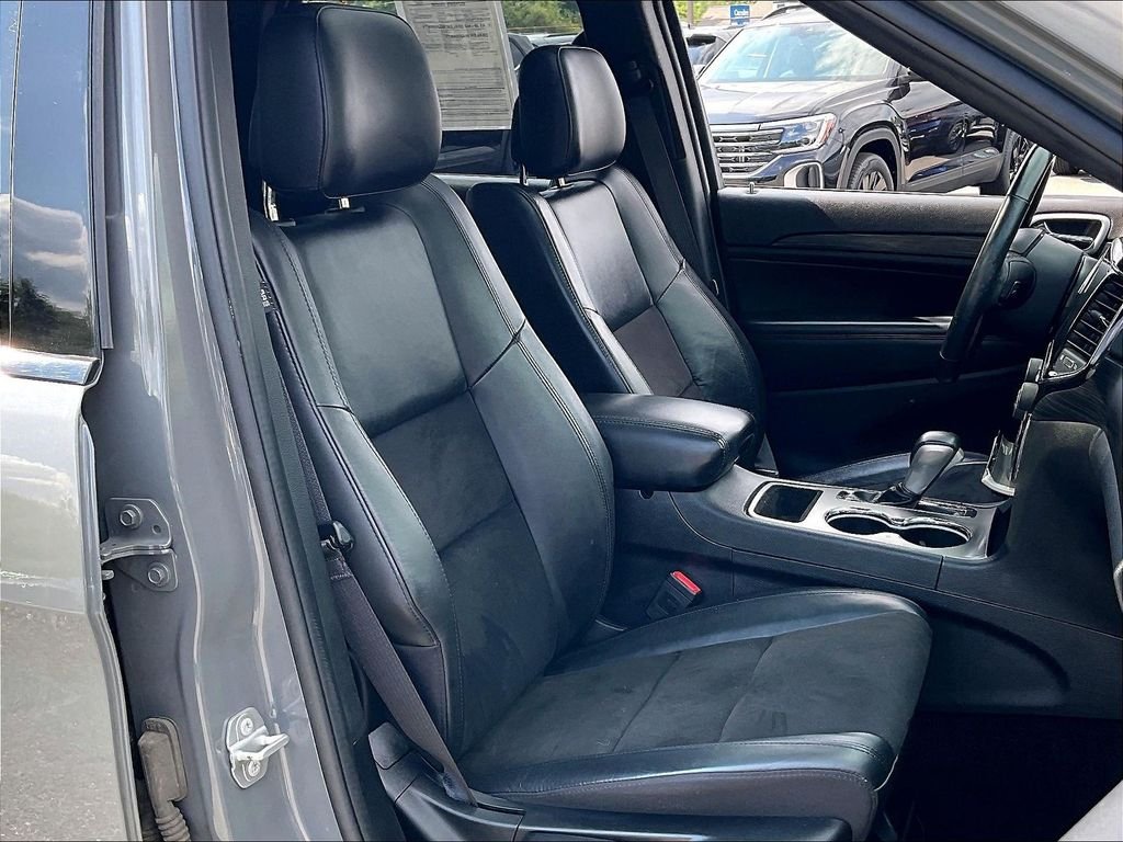 Used 2021 Sting-Gray Clearcoat Jeep Laredo X image 10