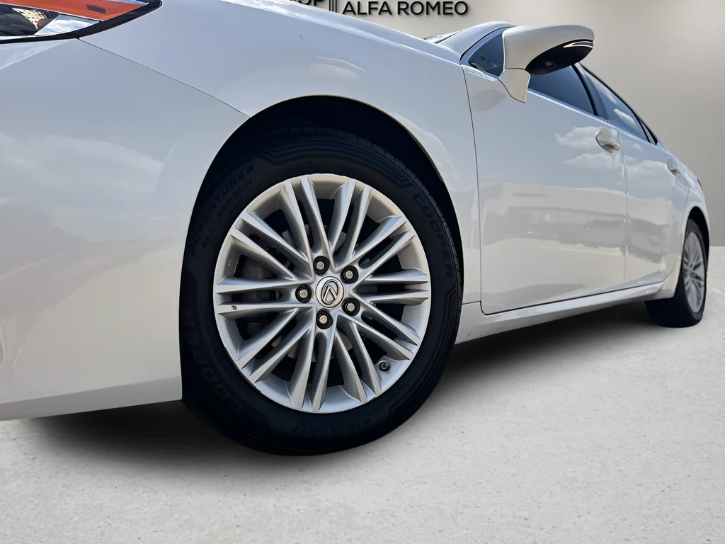 Used 2017 White Lexus 350 image 27
