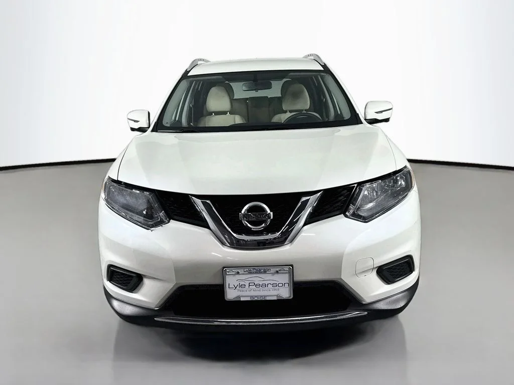 Used 2016 White Nissan SV image 6