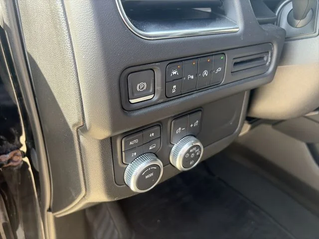 Used 2022 Black GMC SLE image 16