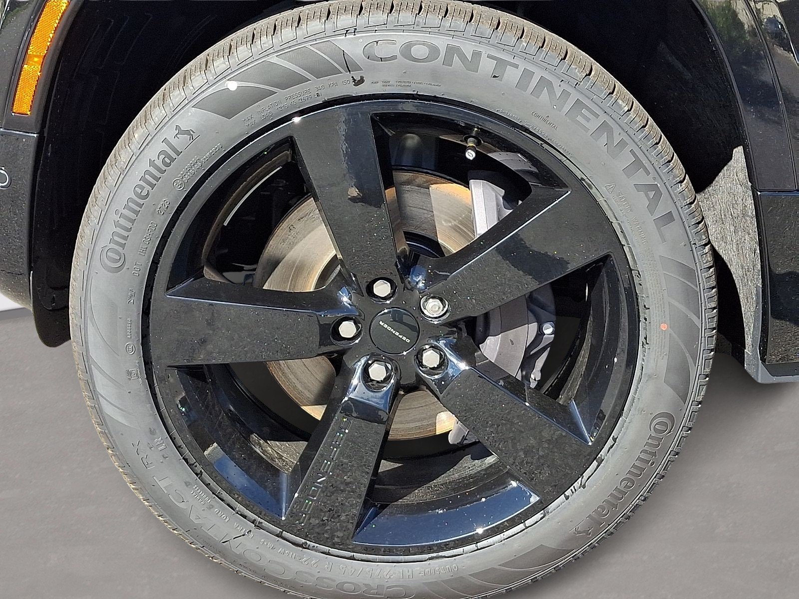 New 2026 Santorini Black LAND ROVER X-Dynamic SE image 5