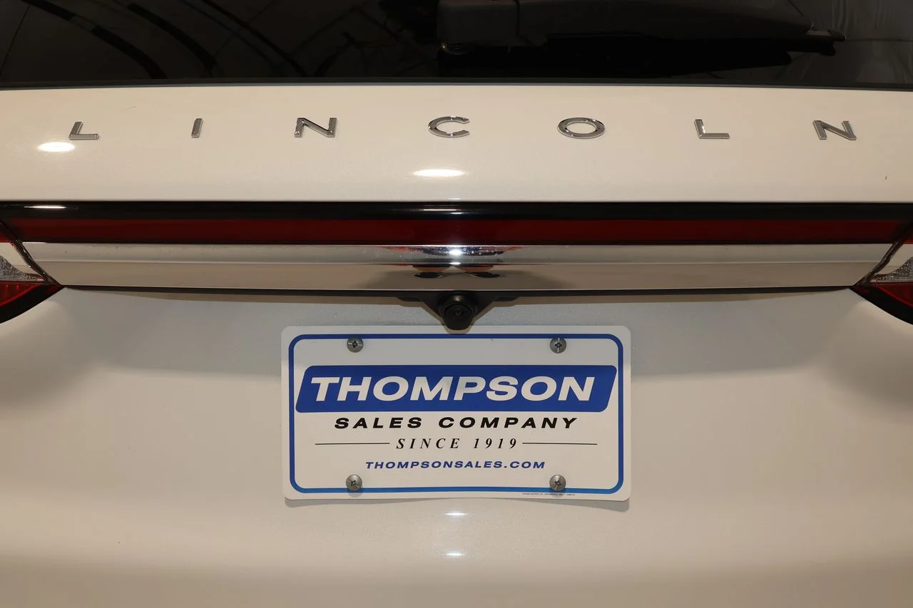 Used 2020 White Lincoln Standard image 23