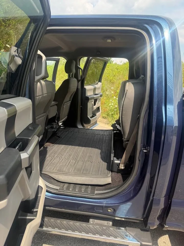 Used 2016 Blue Jeans Metallic Ford XLT image 7