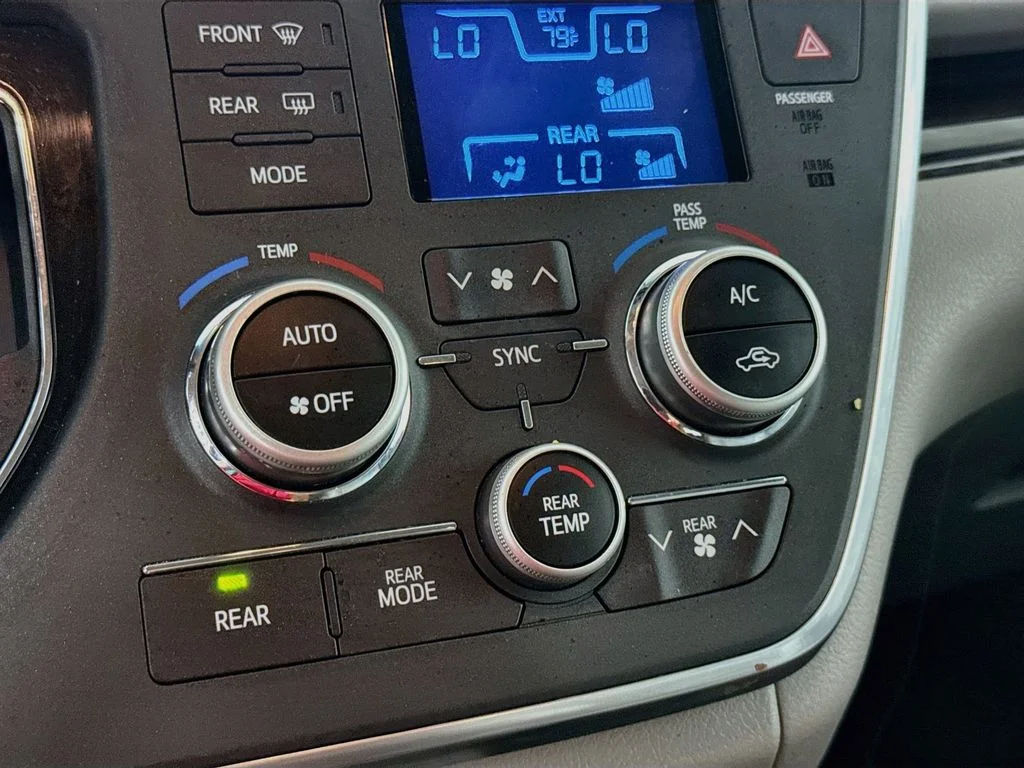 Used 2015 Predawn Gray Mica Toyota XLE Premium image 15