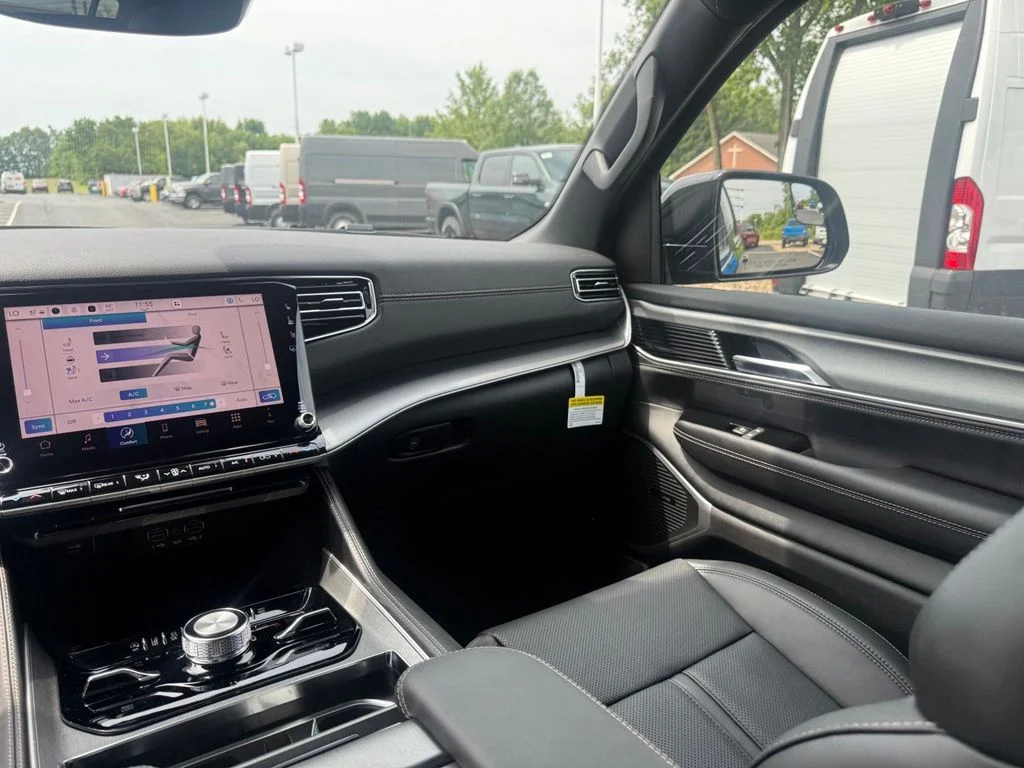 New 2026 Fathom Blue Pearlcoat Jeep Upland image 44