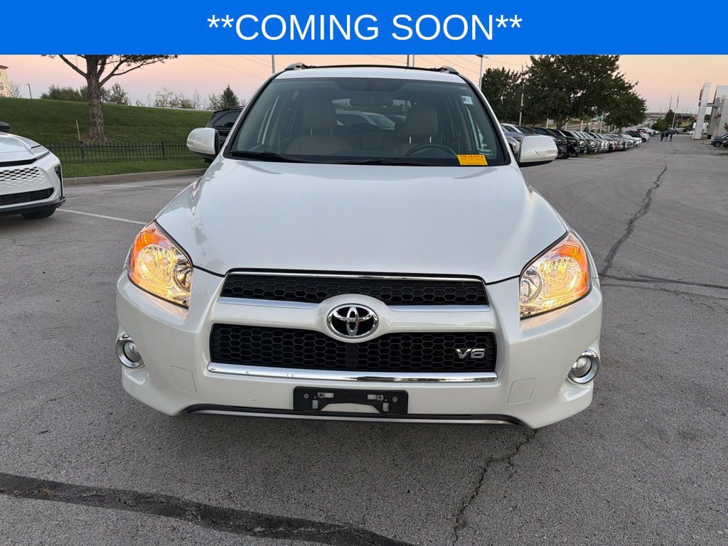 Used 2010  Toyota Limited image 2