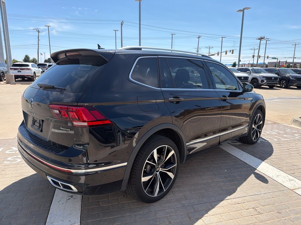 Used 2024 Deep Black Volkswagen 2.0T SEL R-Line image 5