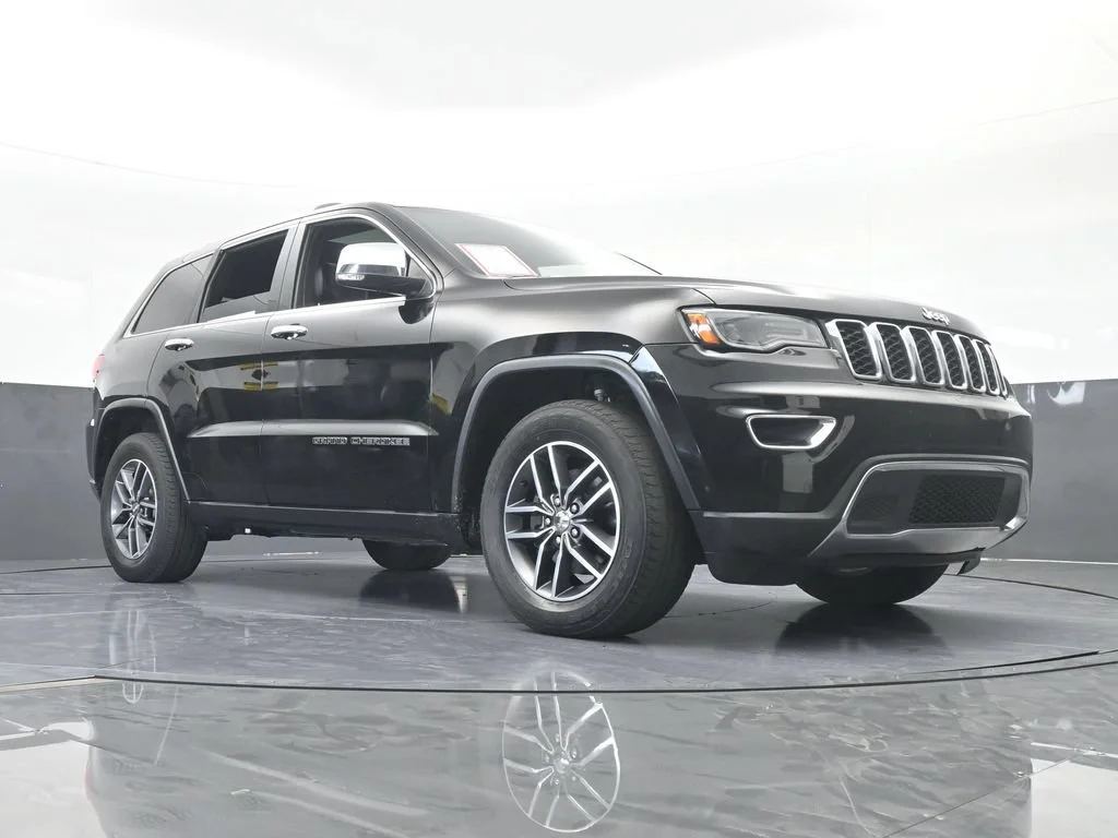 Used 2017 Diamond Black Crystal Pearlcoat Jeep Limited image 62