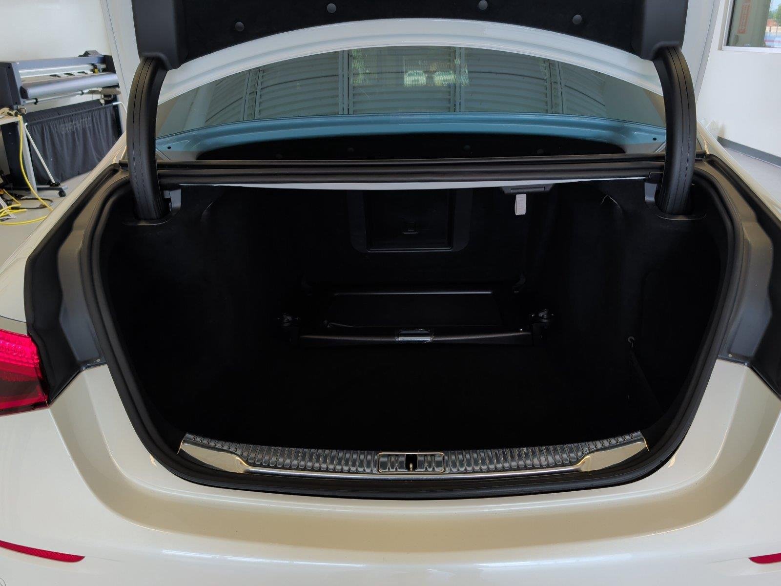 Used 2023 MANUFAKTUR Diamond White Mercedes-Benz S 580 image 37