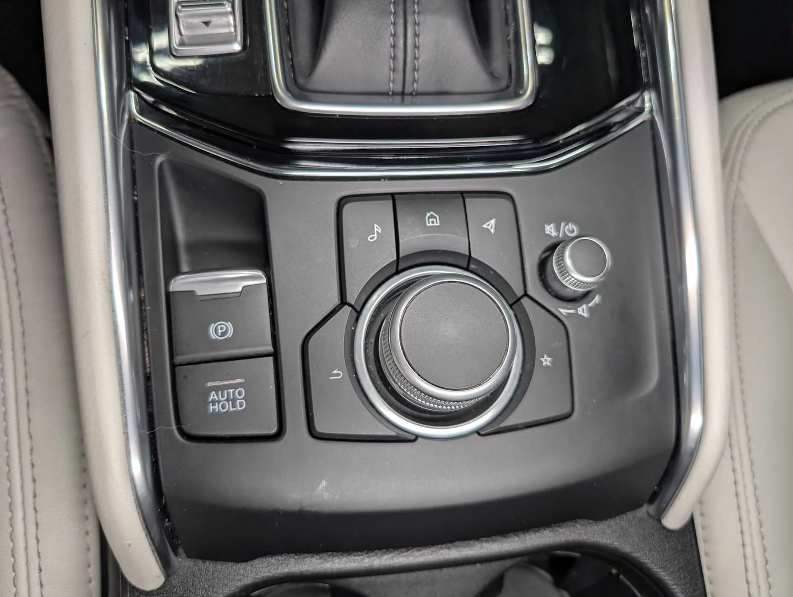 Certified Used 2024 Rhodium White Metallic Mazda 2.5 S Premium Package image 27