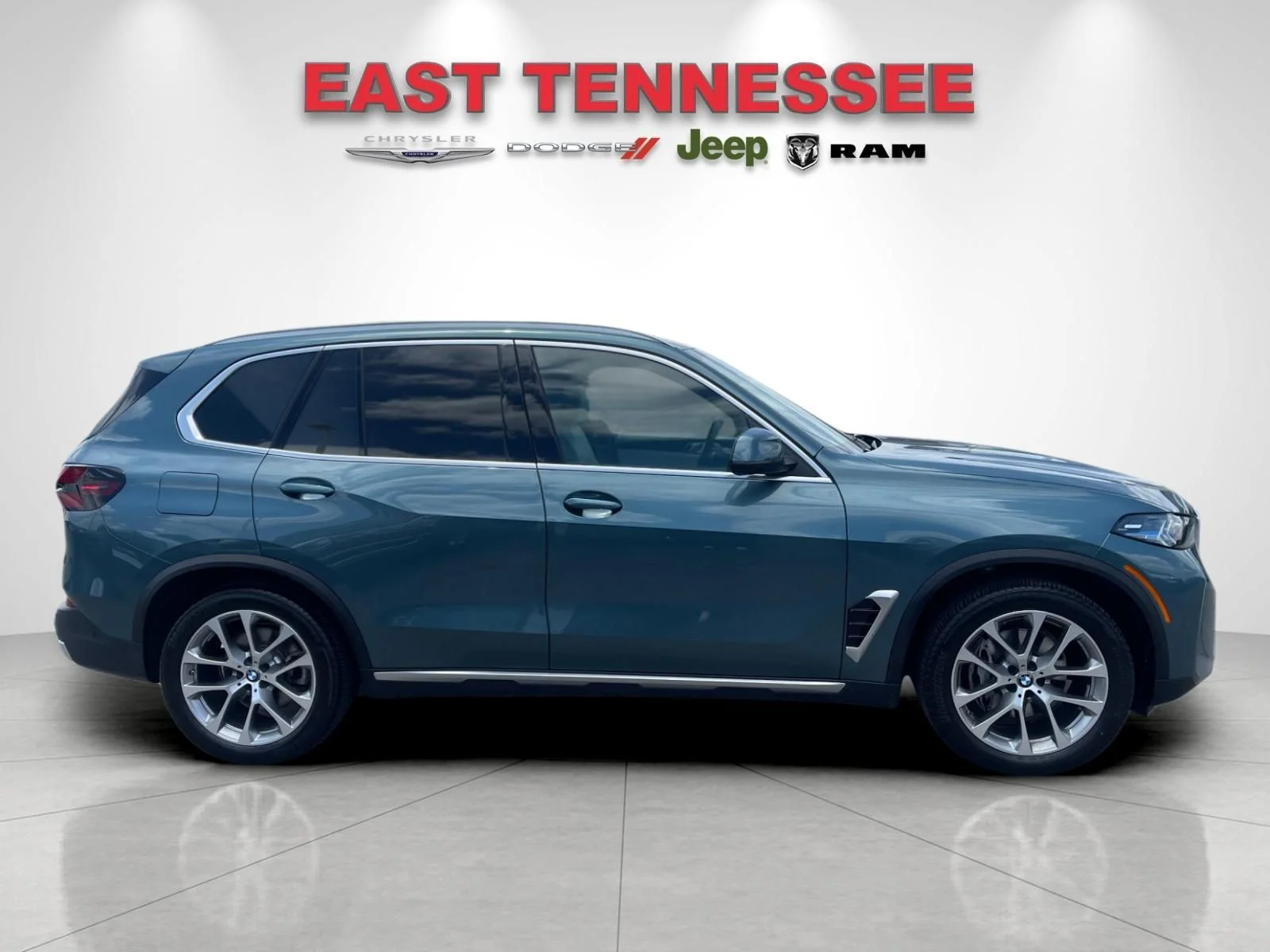 Used 2025 Blue BMW xDrive40i image 2