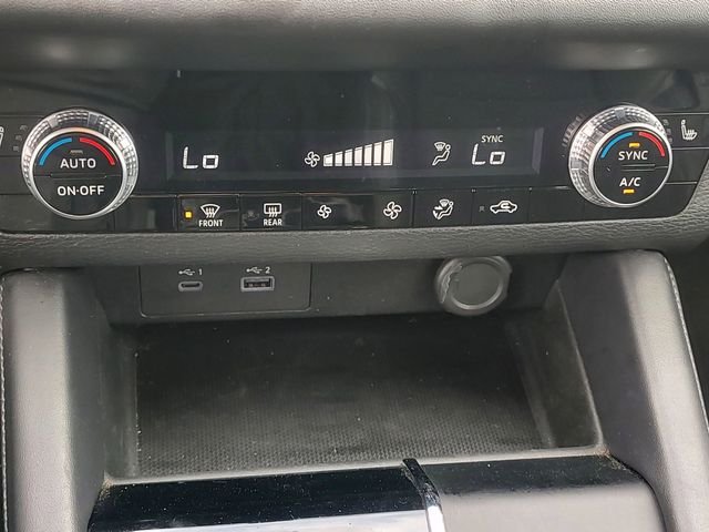Used 2023 Silver Mitsubishi SE image 17
