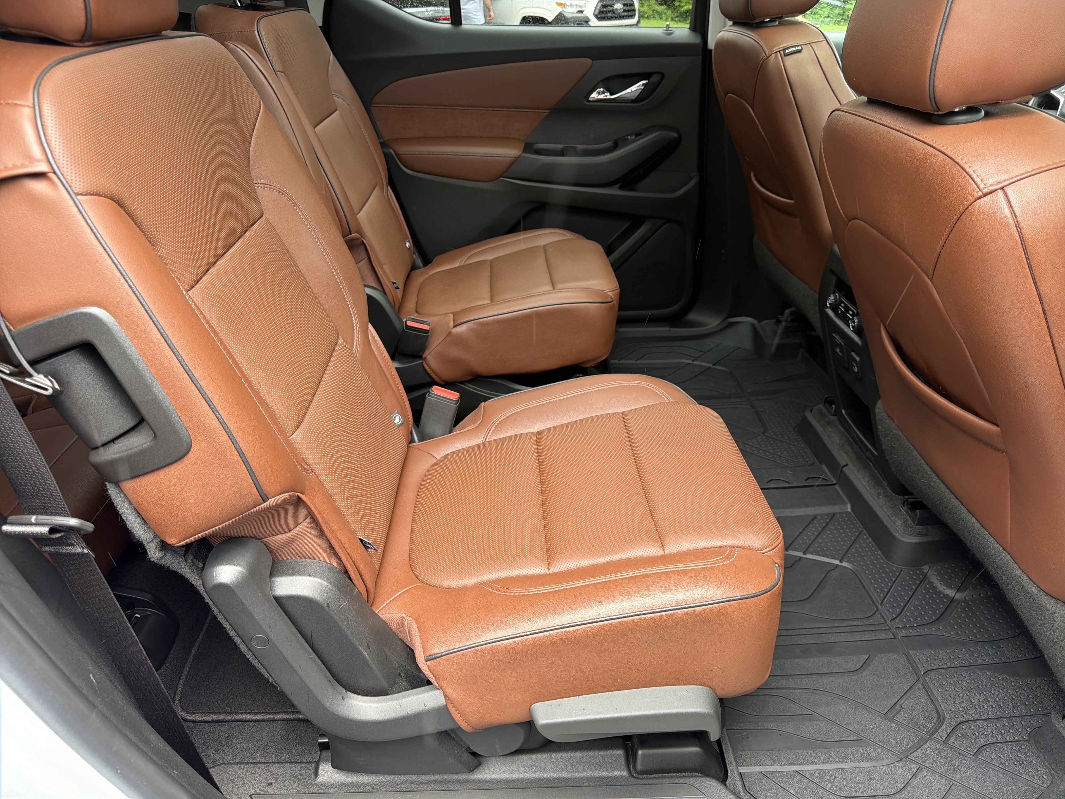 Used 2020 IRIDESCENT PEARL TRICOAT Chevrolet High Country image 15