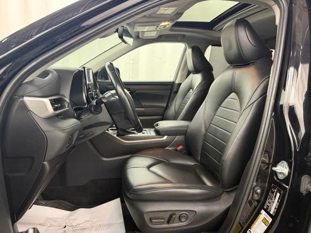 Used 2023 Black Toyota XLE image 10