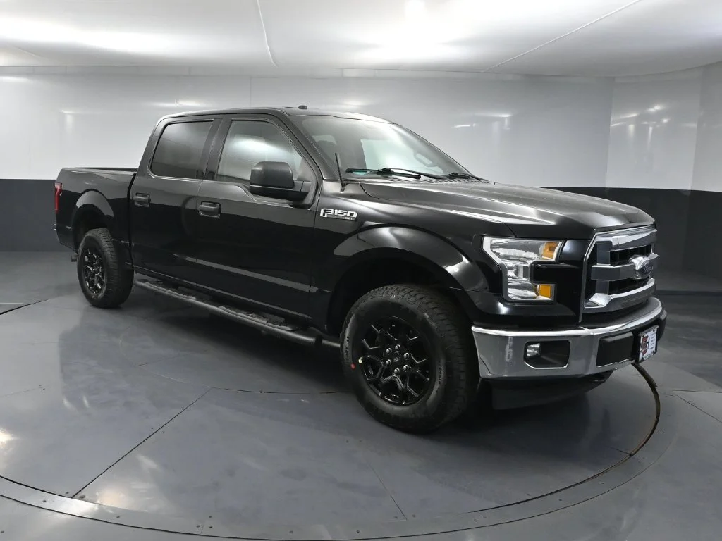Used 2017 Black Ford XLT image 1