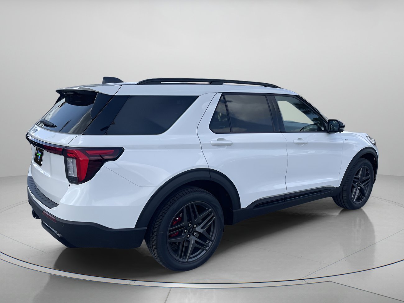 New 2026 Star White Metallic Tri-Coat Ford ST-Line image 3