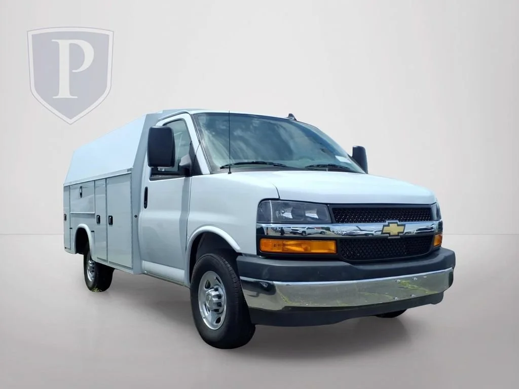 New 2025 Summit White Chevrolet 1WT image 1