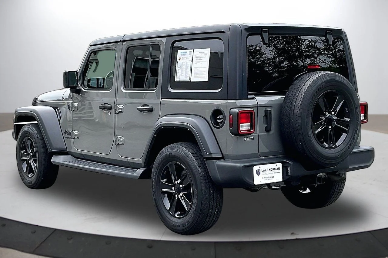 Used 2022 Gray Jeep Sport Altitude image 7