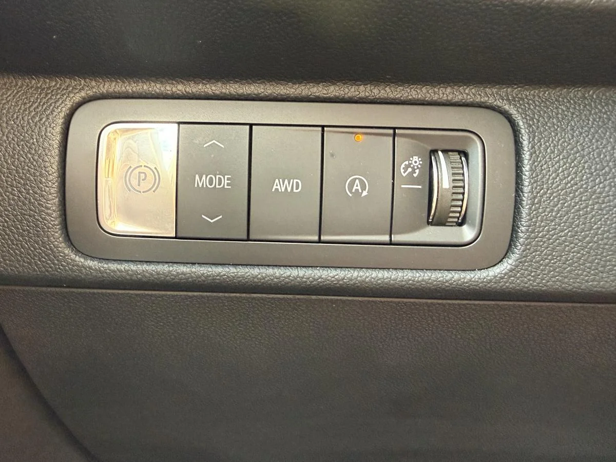 Used 2026 White Chevrolet Z71 image 29