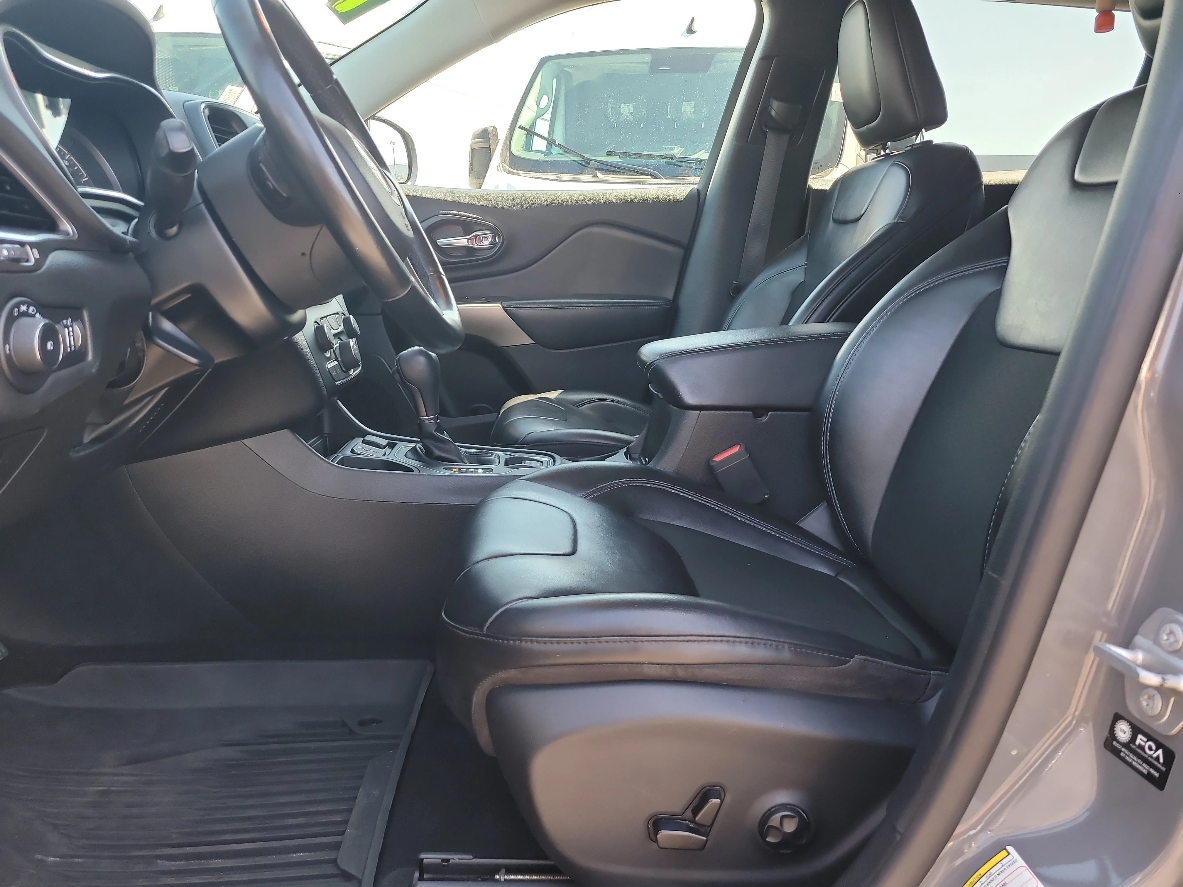 Used 2021 Sting-Gray Clearcoat Jeep Latitude Plus image 17