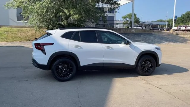 2026 Chevrolet Trax LT - Photo 9