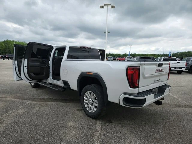 Used 2022 White GMC Denali image 31
