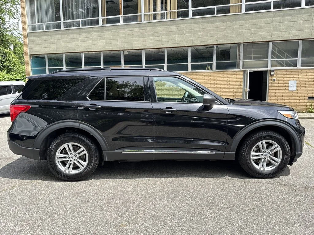 Used 2023 Agate Black Metallic Ford XLT image 3