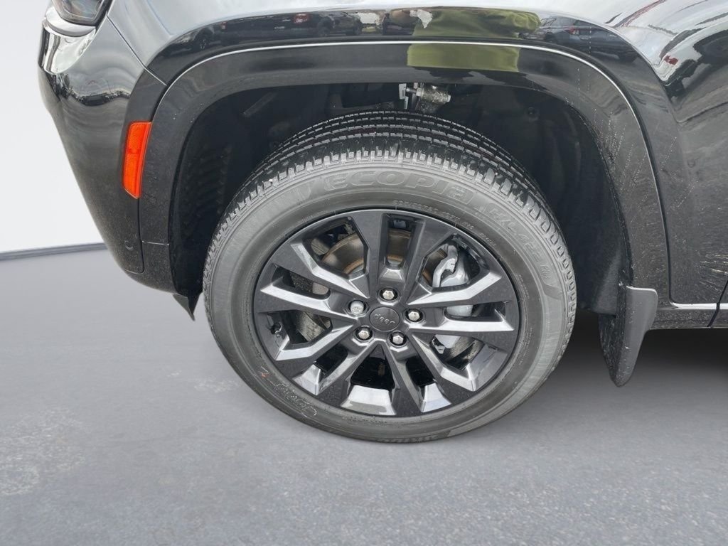 New 2026 Diamond Black Crystal Pearl-Coat Exterior Paint Jeep Limited Reserve image 9