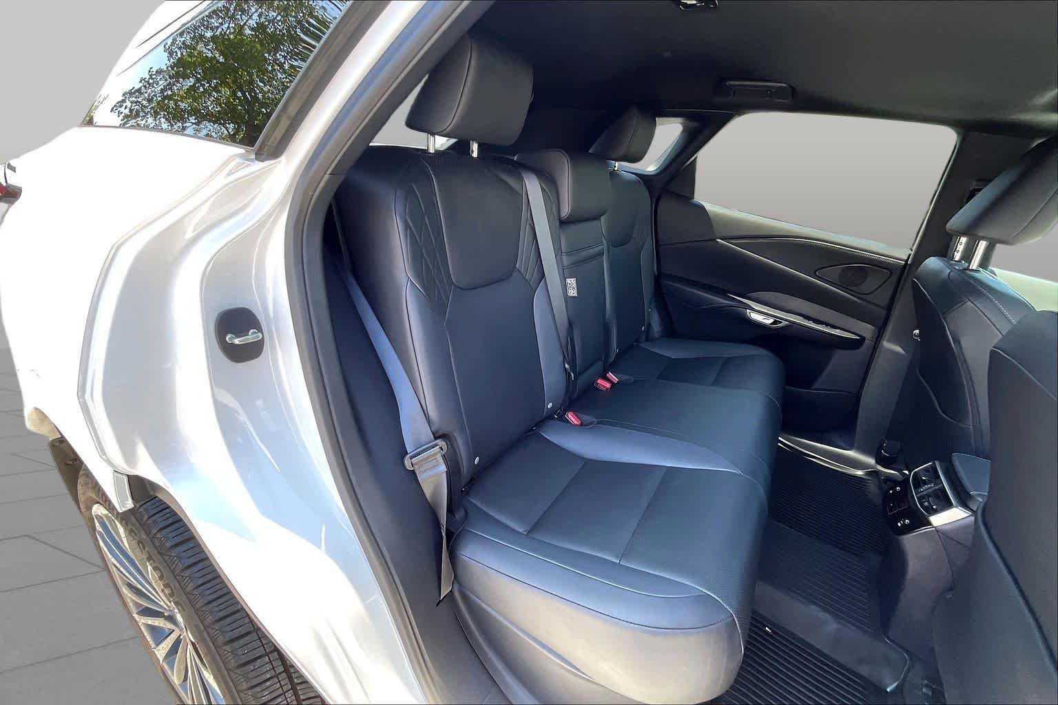 Used 2024 Eminent White Pearl Lexus Premium image 18